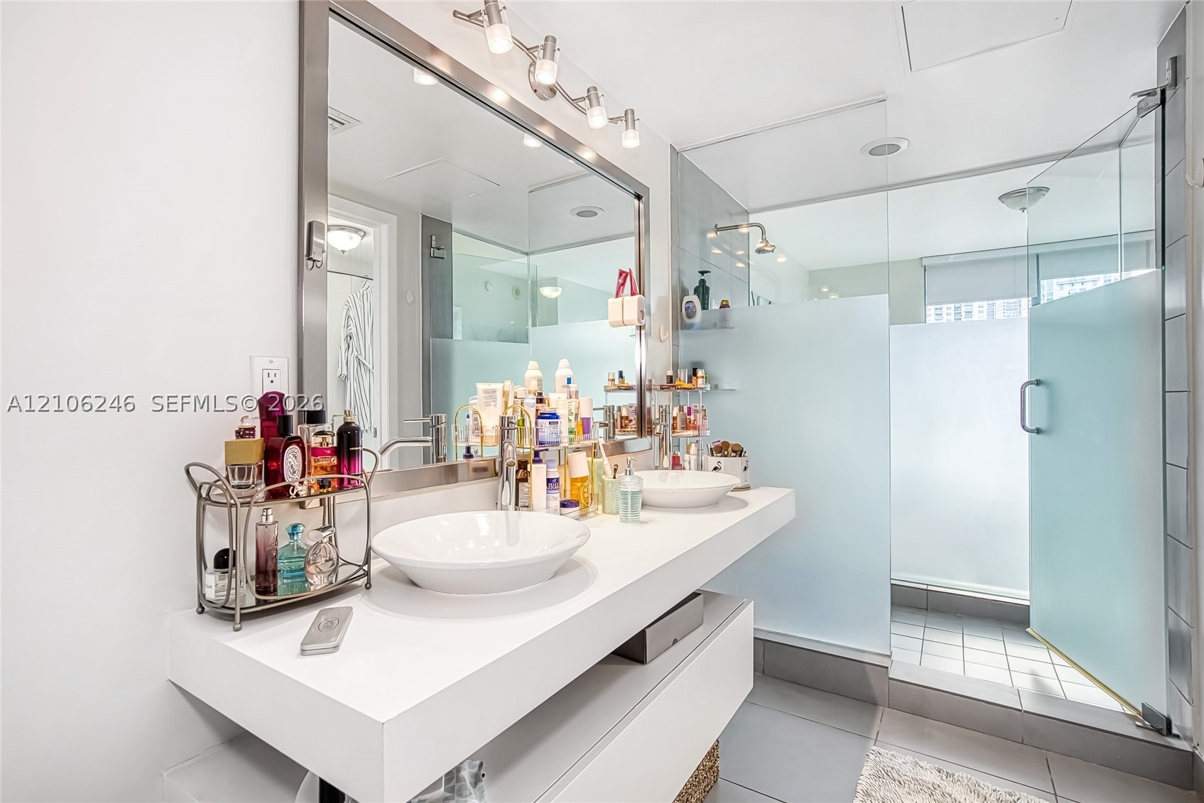 92 SW 3rd St #1511, Miami FL 33130
