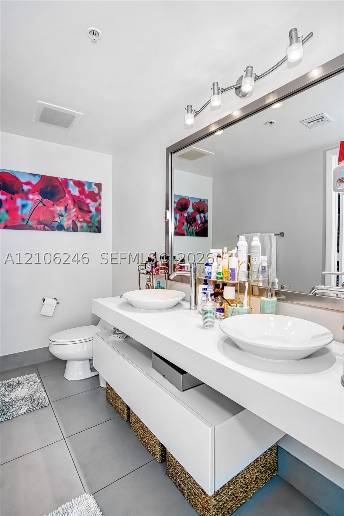 92 SW 3rd St #1511, Miami FL 33130
