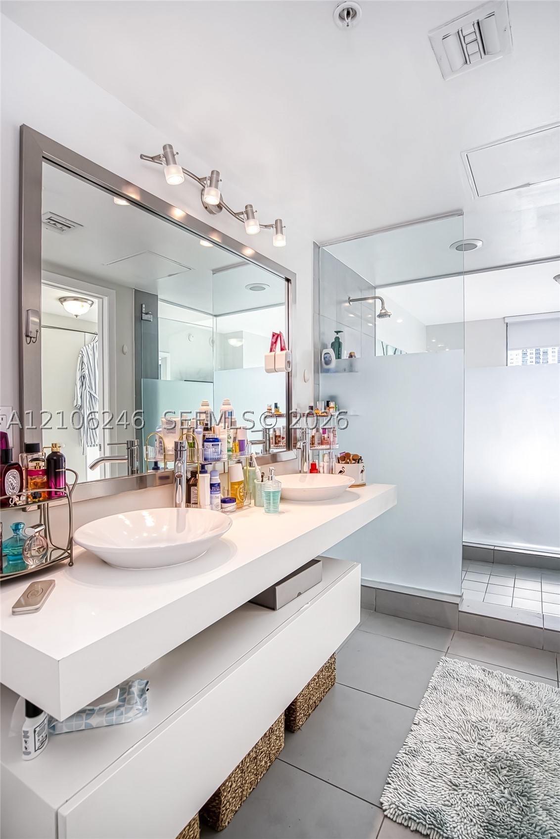92 SW 3rd St #1511, Miami FL 33130