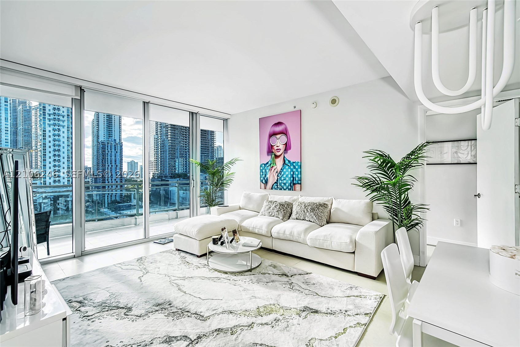 92 SW 3rd St #1511, Miami FL 33130