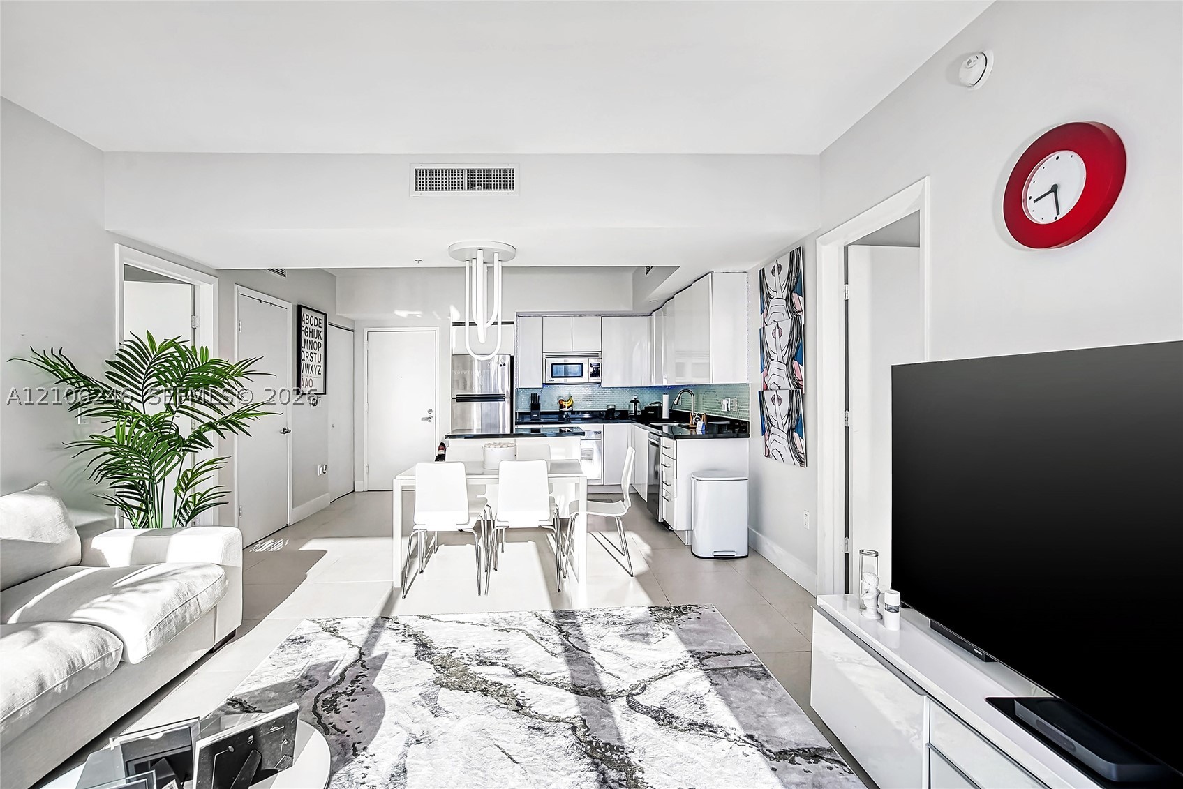 92 SW 3rd St #1511, Miami FL 33130