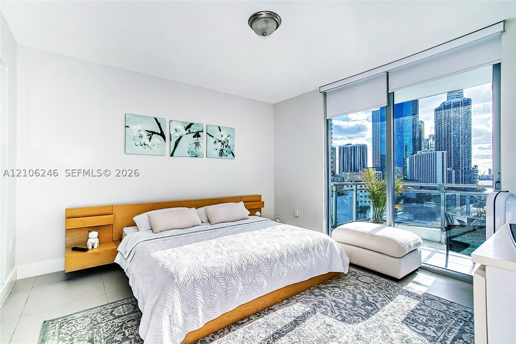 92 SW 3rd St #1511, Miami FL 33130