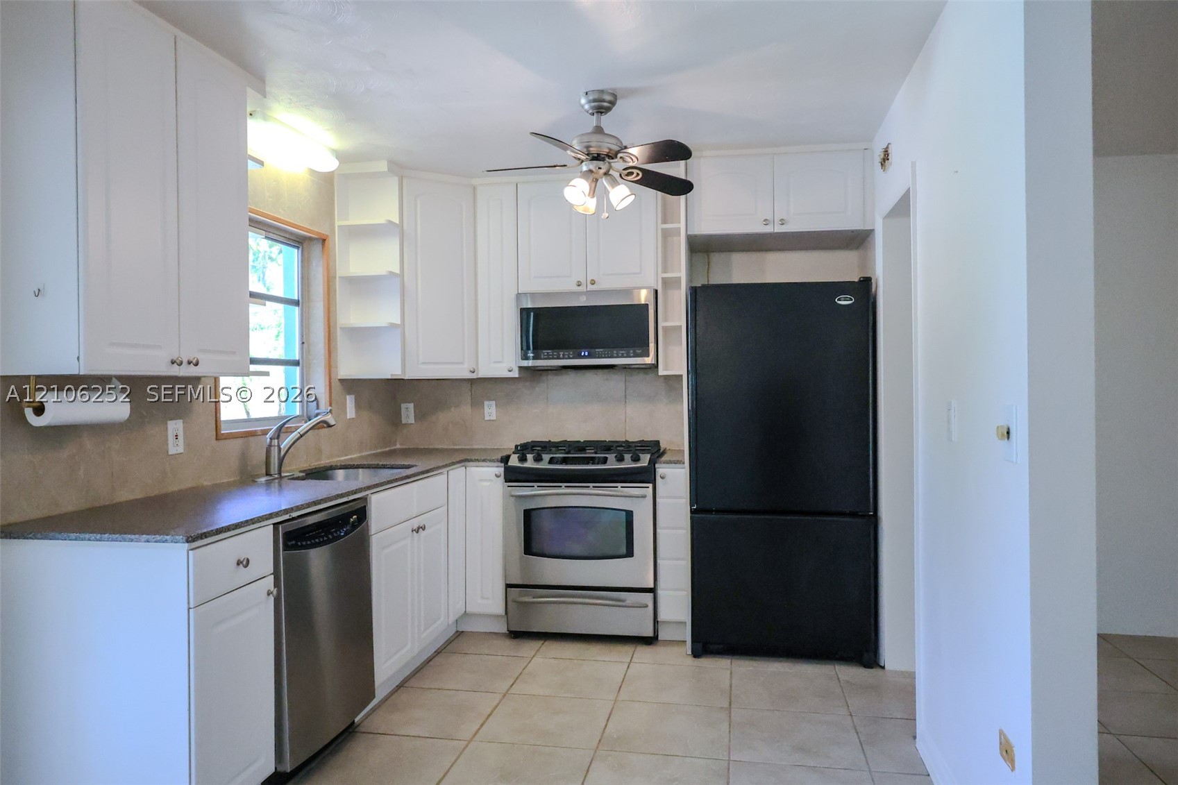 225 E Ilex Dr, Lake Park FL 33403
