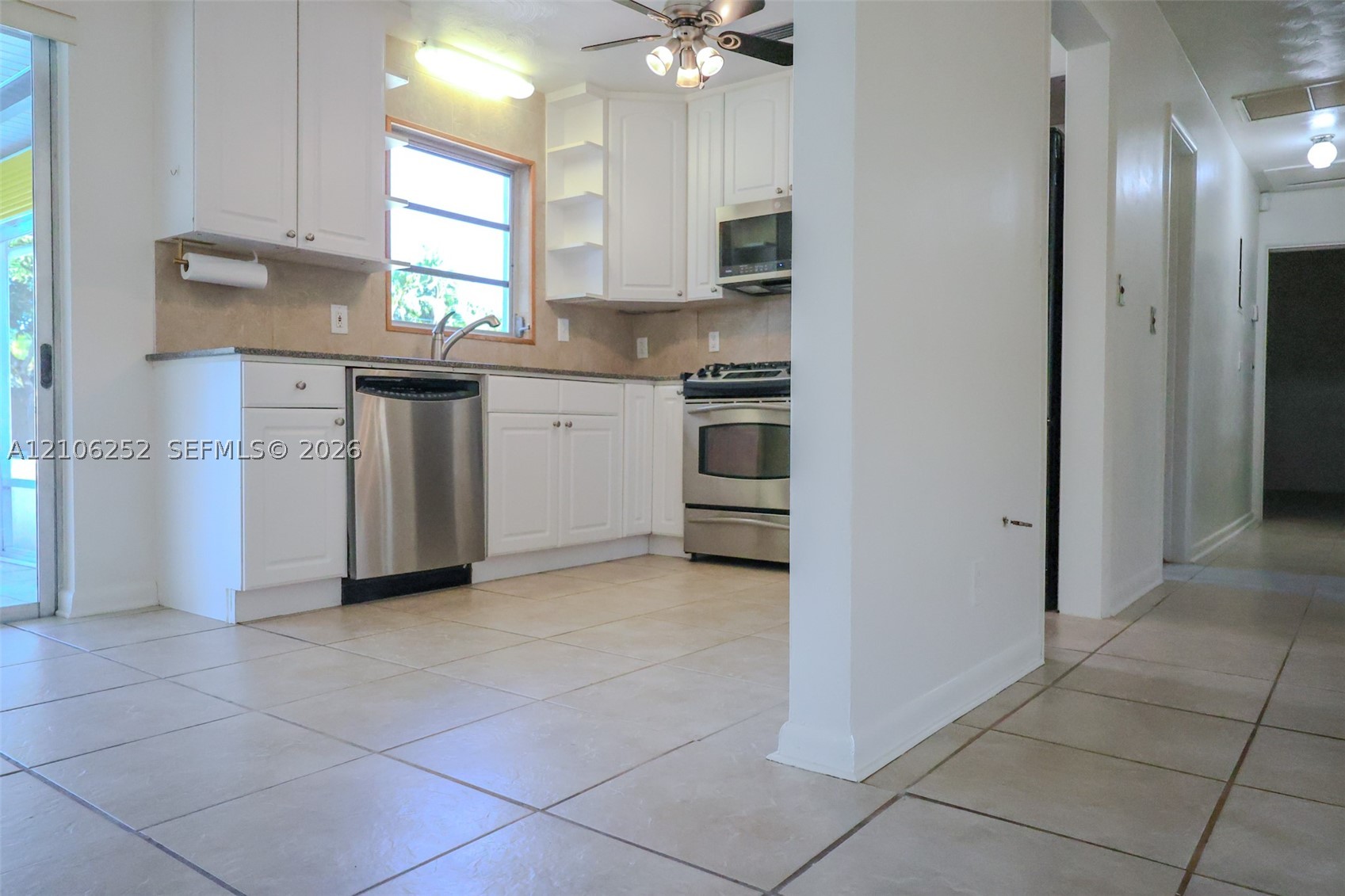 225 E Ilex Dr, Lake Park FL 33403