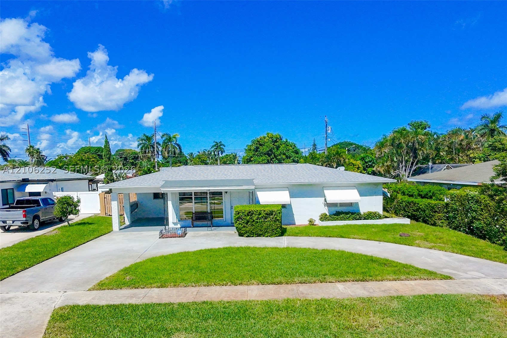 225 E Ilex Dr, Lake Park FL 33403