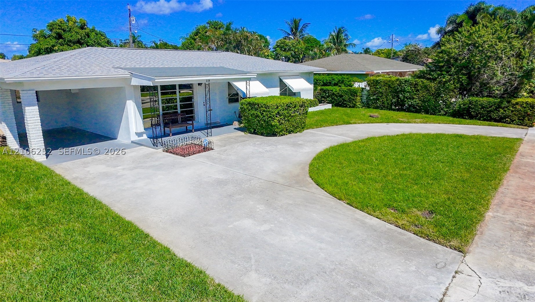 225 E Ilex Dr, Lake Park FL 33403