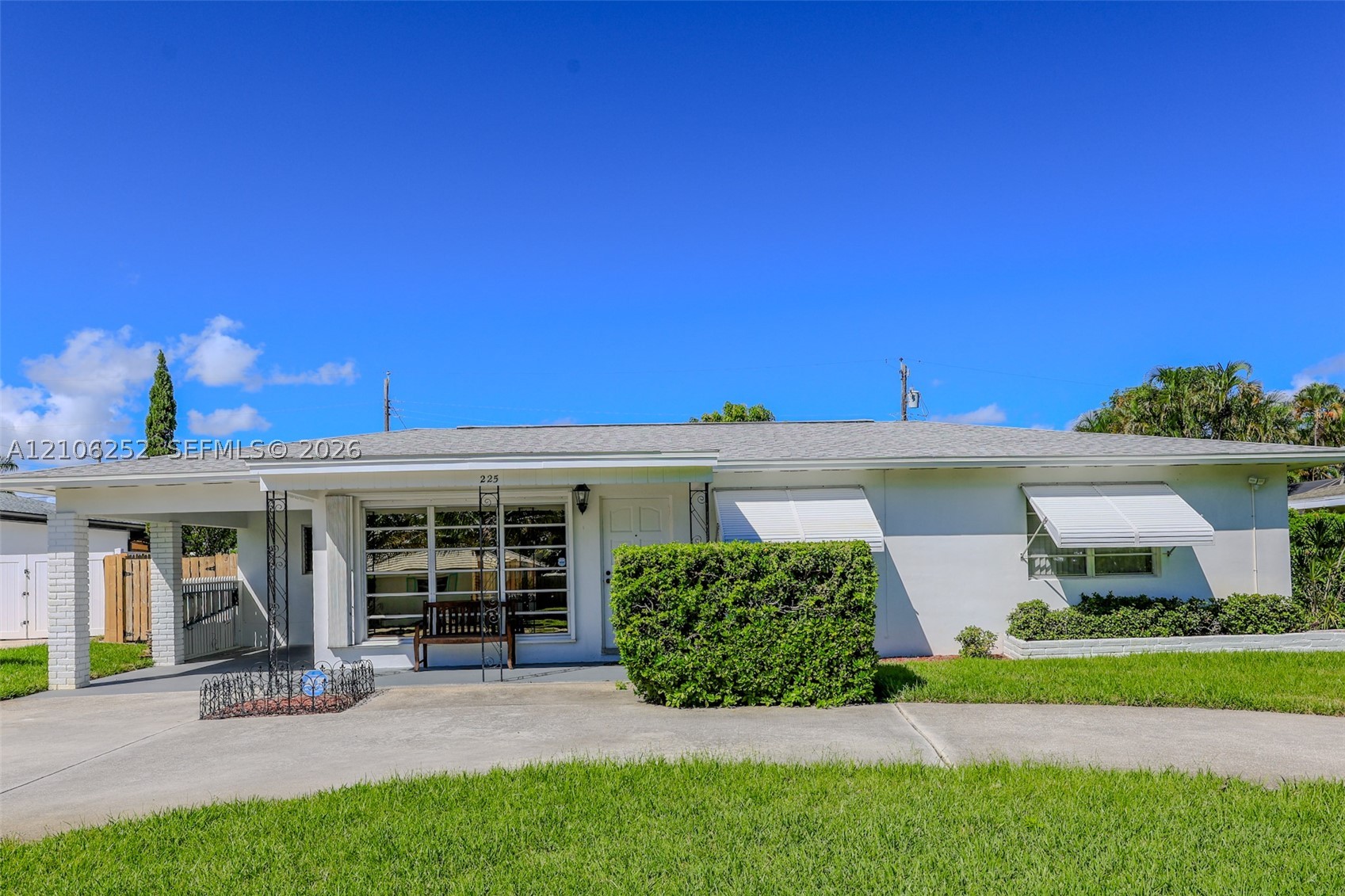 225 E Ilex Dr, Lake Park FL 33403