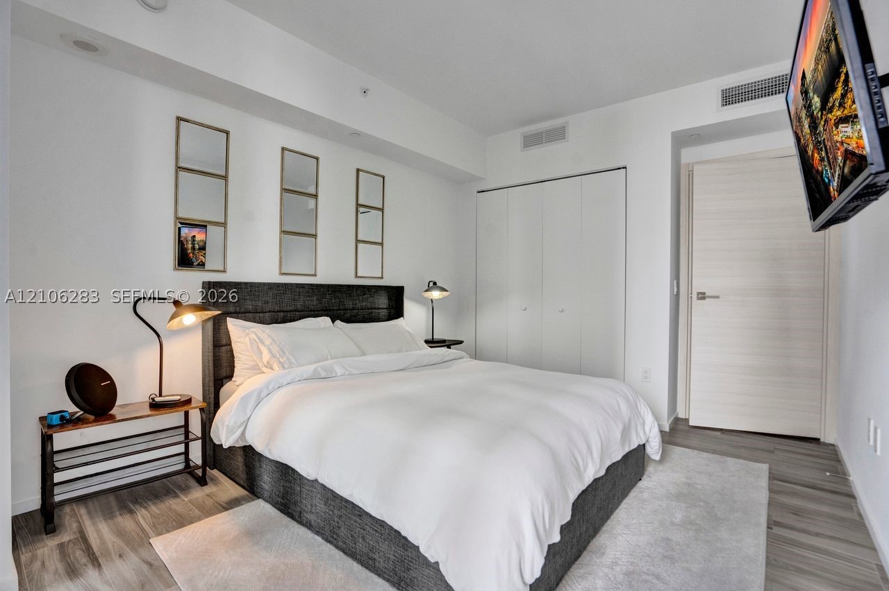 801 S Miami Ave #1801, Miami FL 33130
