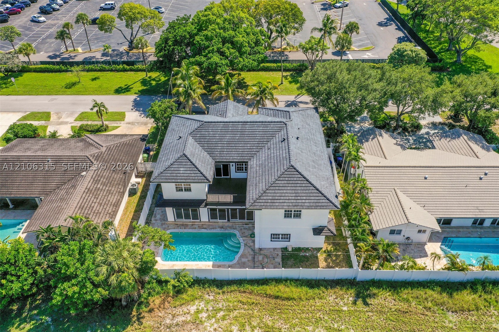 2319 NE 35th Dr, Fort Lauderdale FL 33308