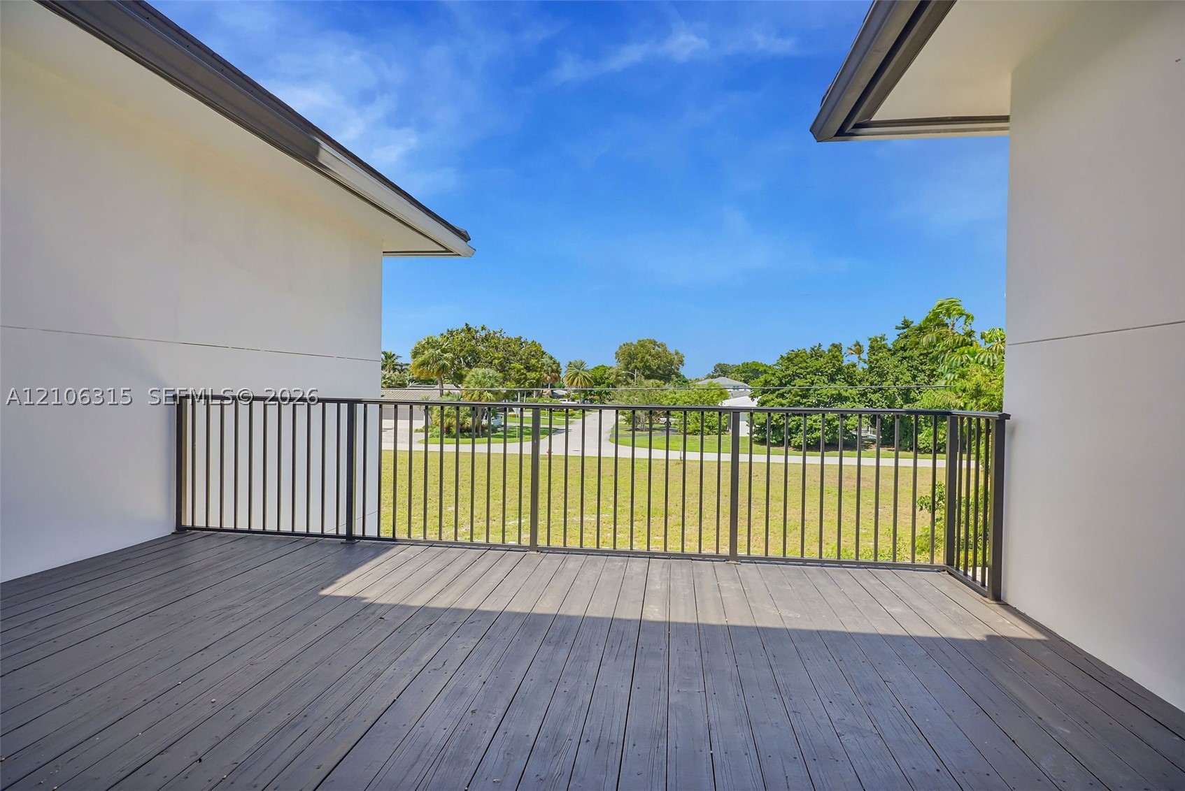 2319 NE 35th Dr, Fort Lauderdale FL 33308