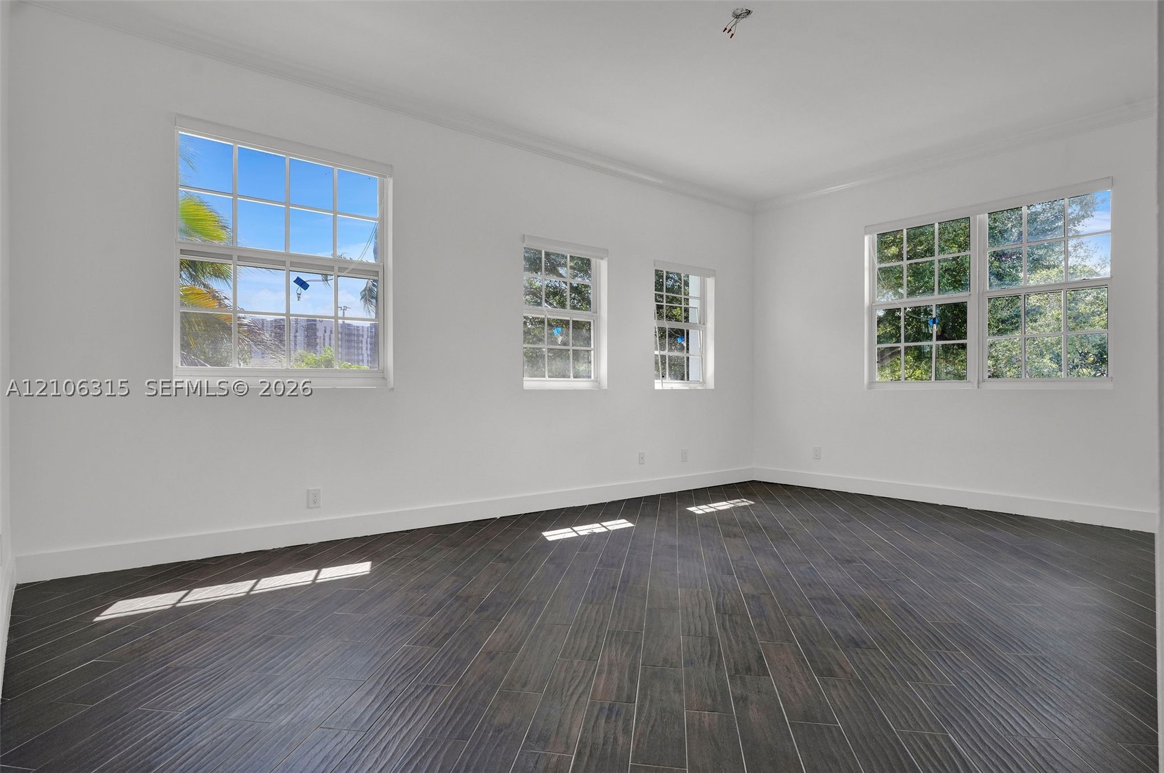 2319 NE 35th Dr, Fort Lauderdale FL 33308