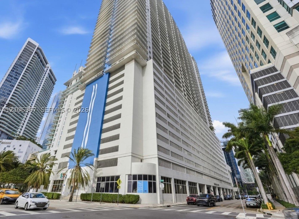 1200 Brickell Bay Dr #3505, Miami FL 33131