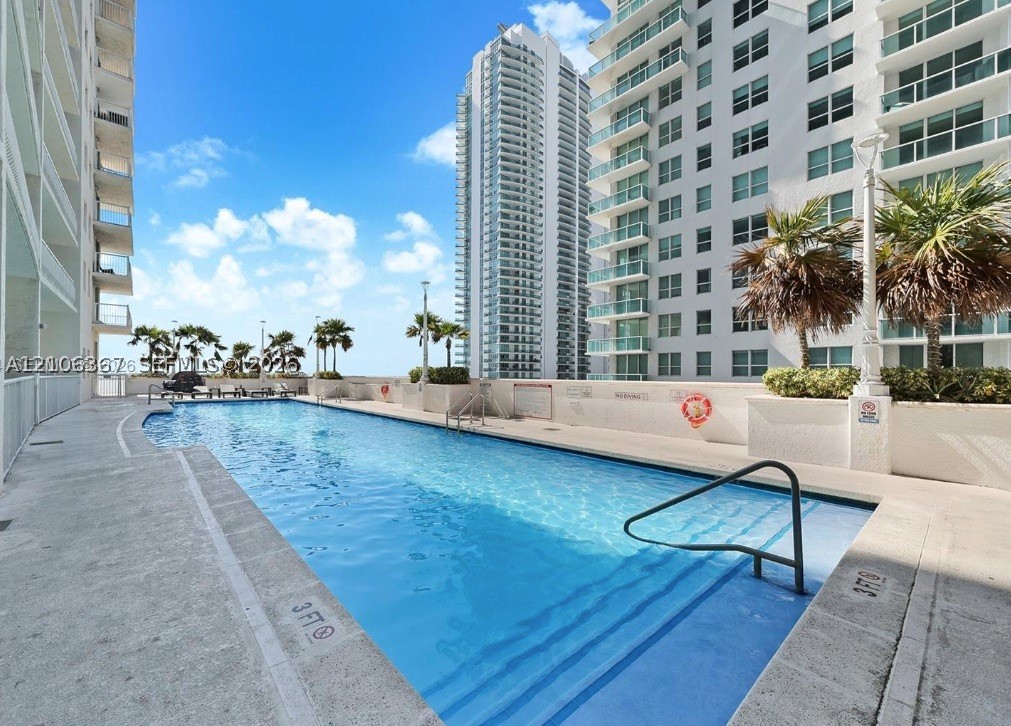 1200 Brickell Bay Dr #3505, Miami FL 33131
