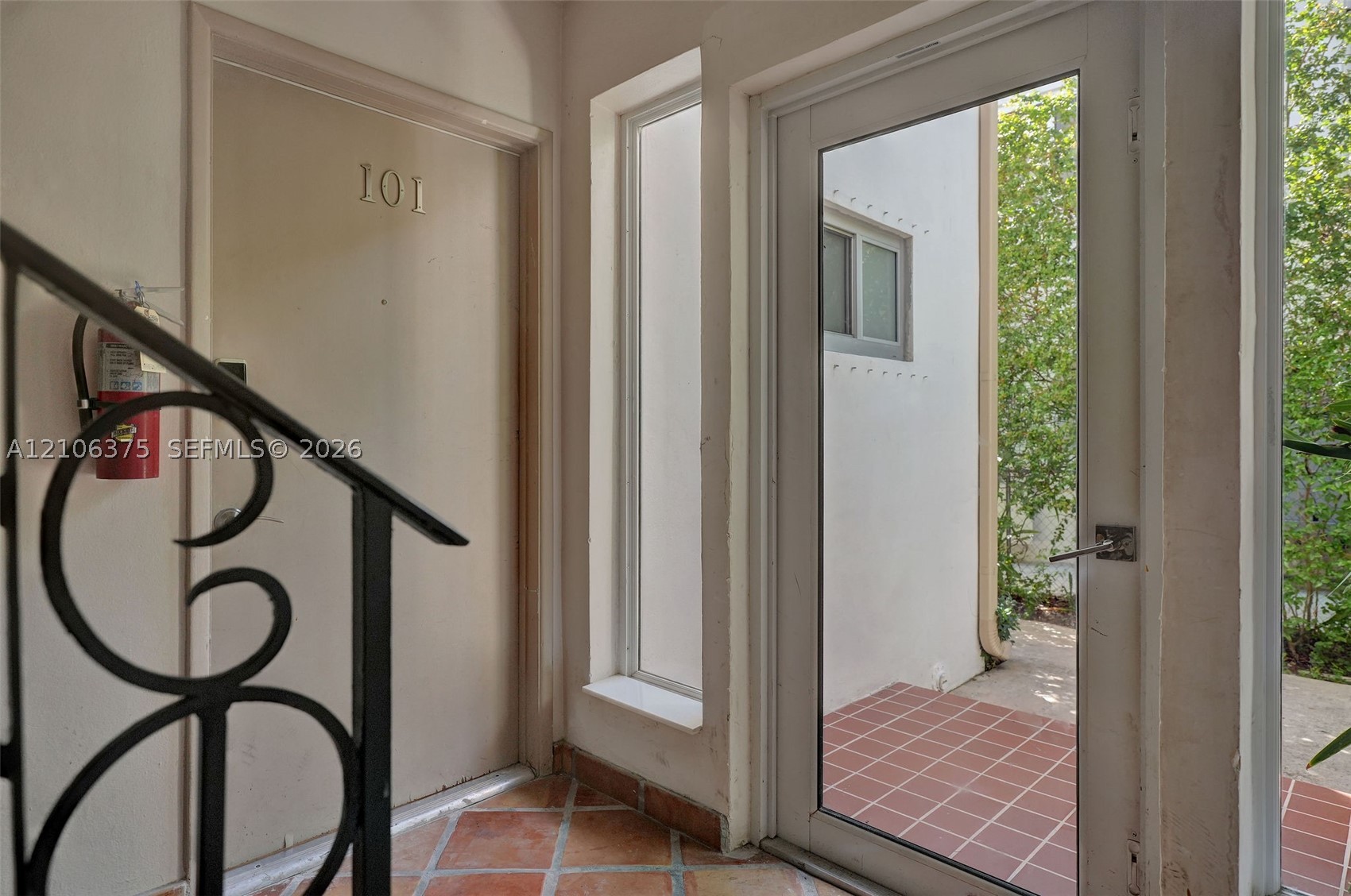 4800 Pine Tree Dr #101, Miami Beach FL 33140