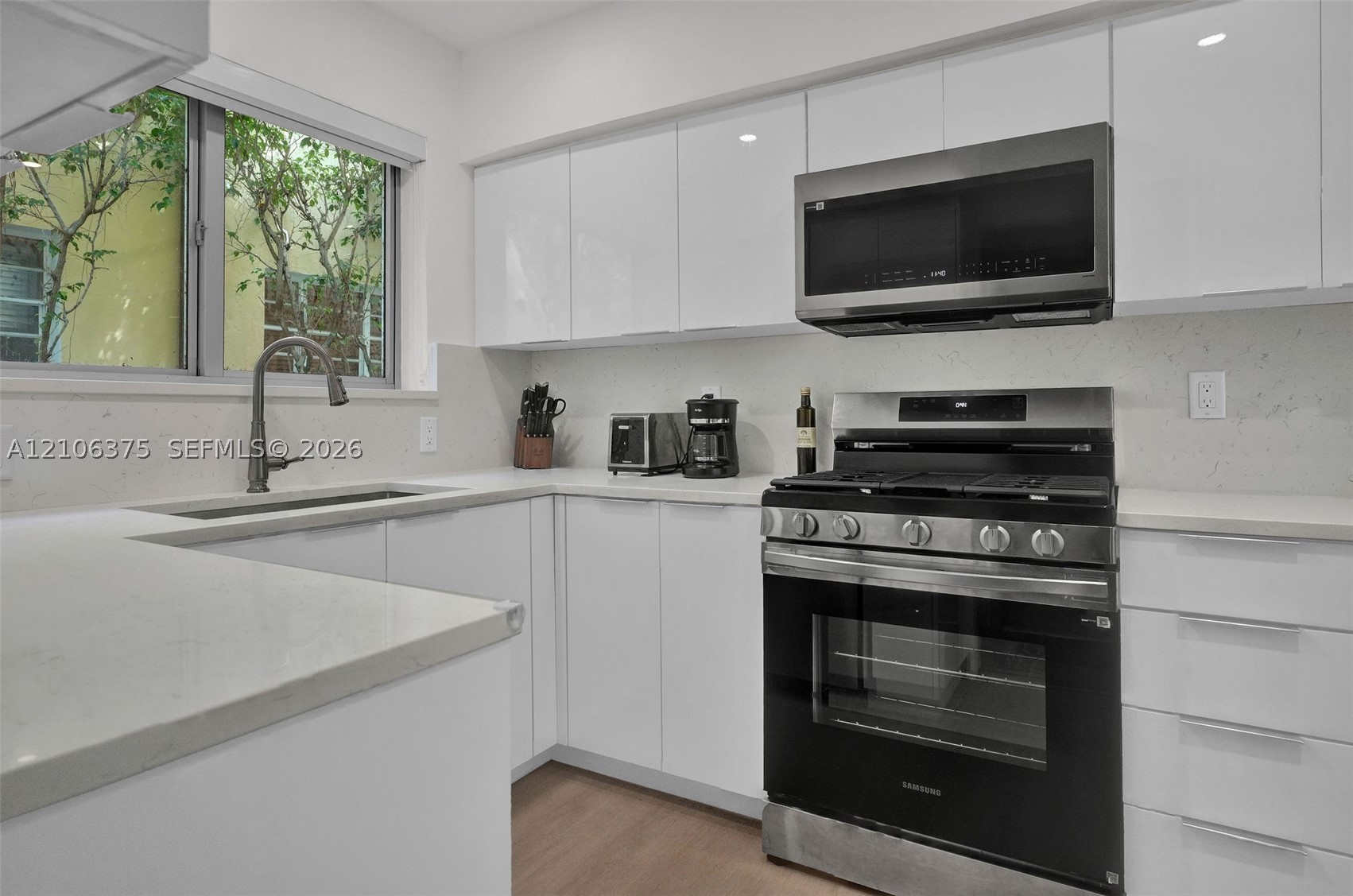 4800 Pine Tree Dr #101, Miami Beach FL 33140