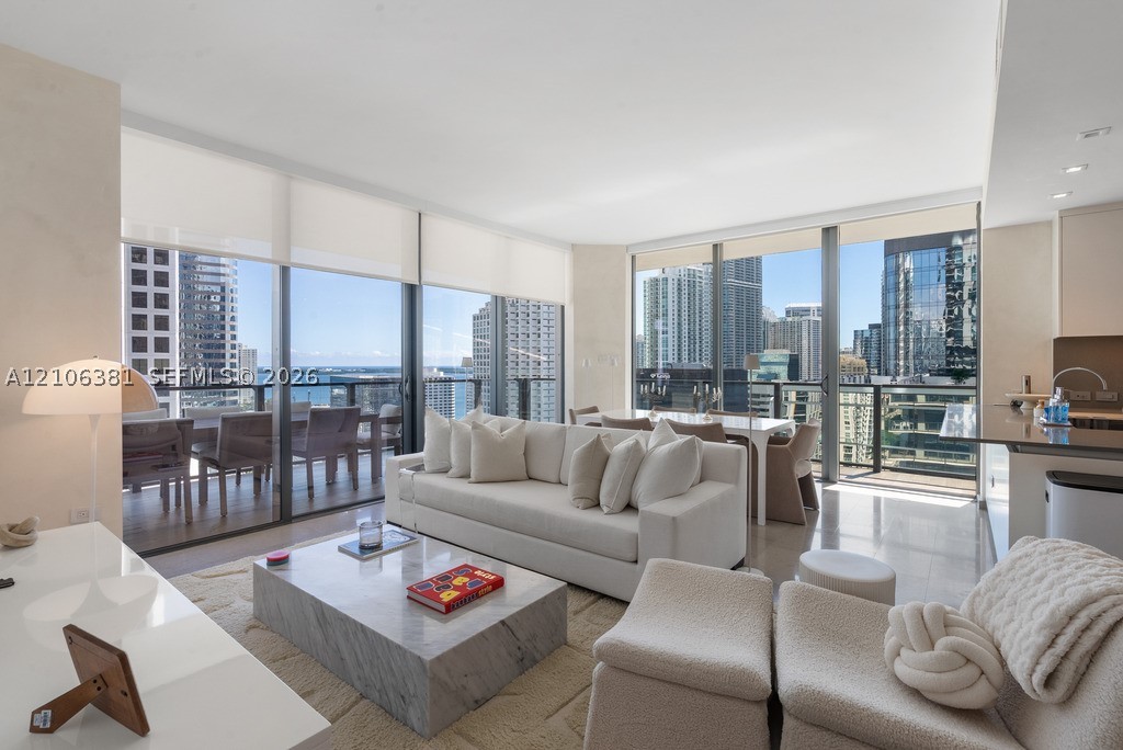 68 SE 6th St #1701, Miami FL 33131