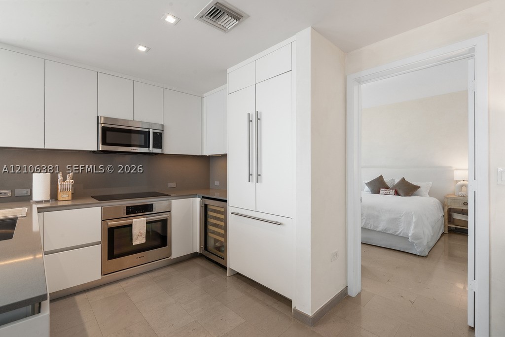 68 SE 6th St #1701, Miami FL 33131