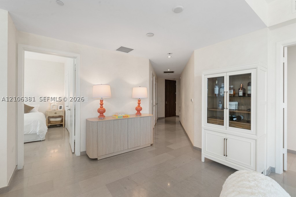 68 SE 6th St #1701, Miami FL 33131