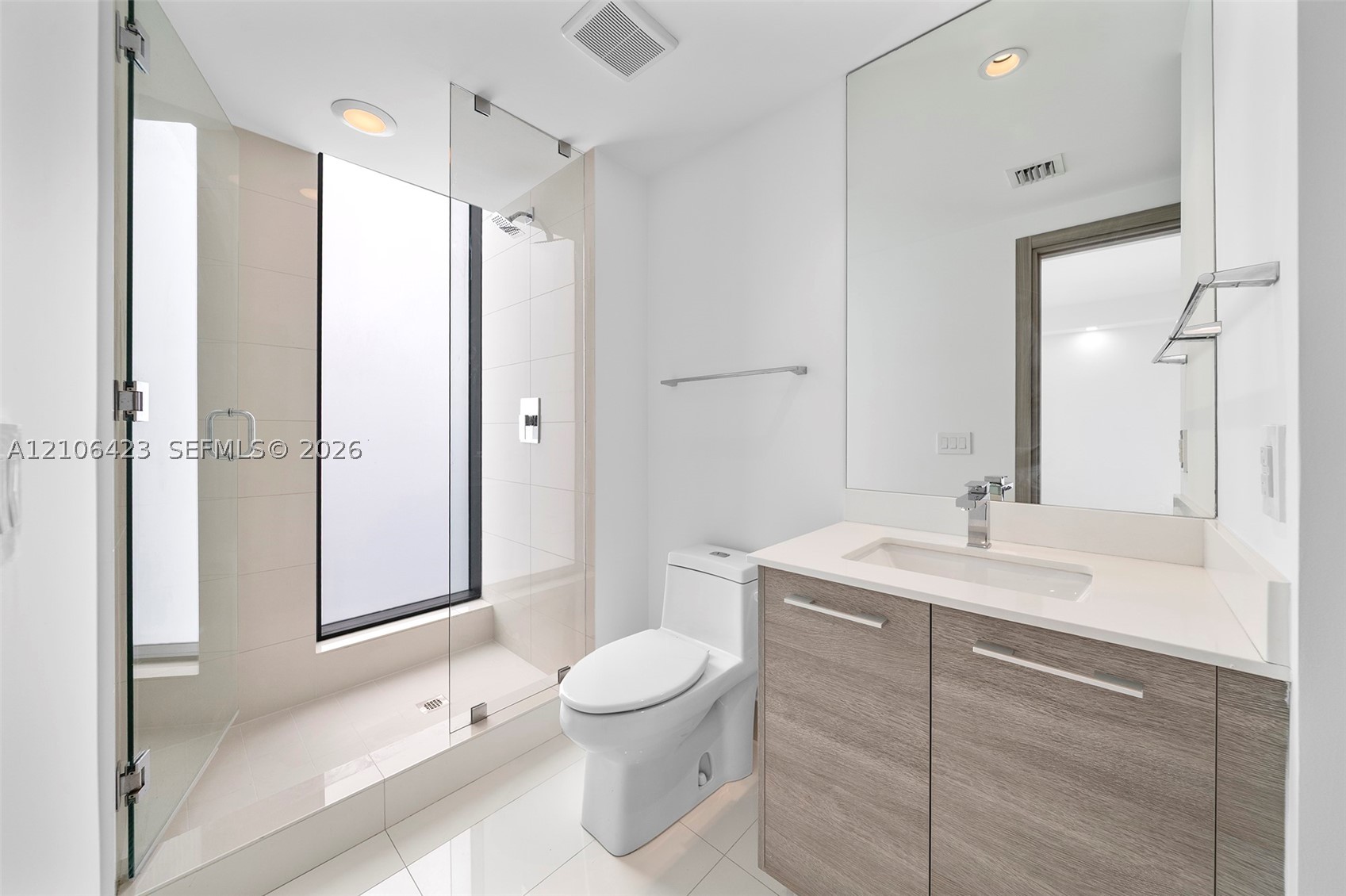 650 NE 32nd St #2201, Miami FL 33137