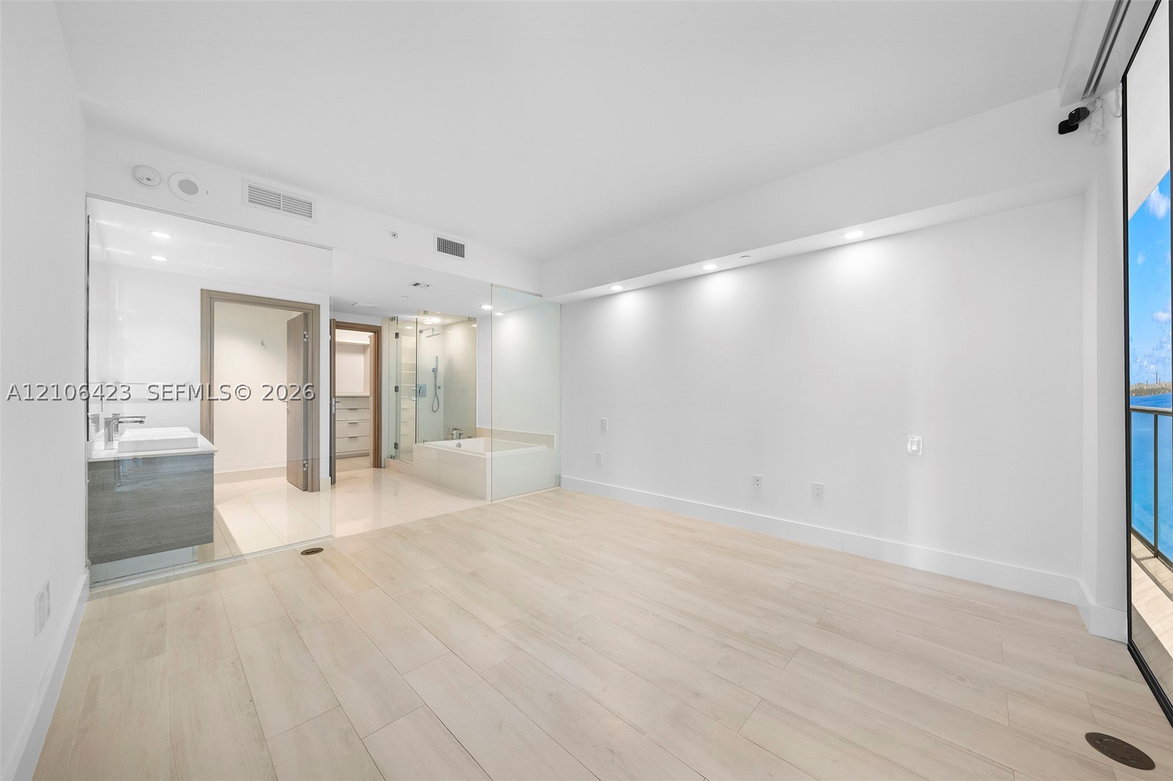 650 NE 32nd St #2201, Miami FL 33137