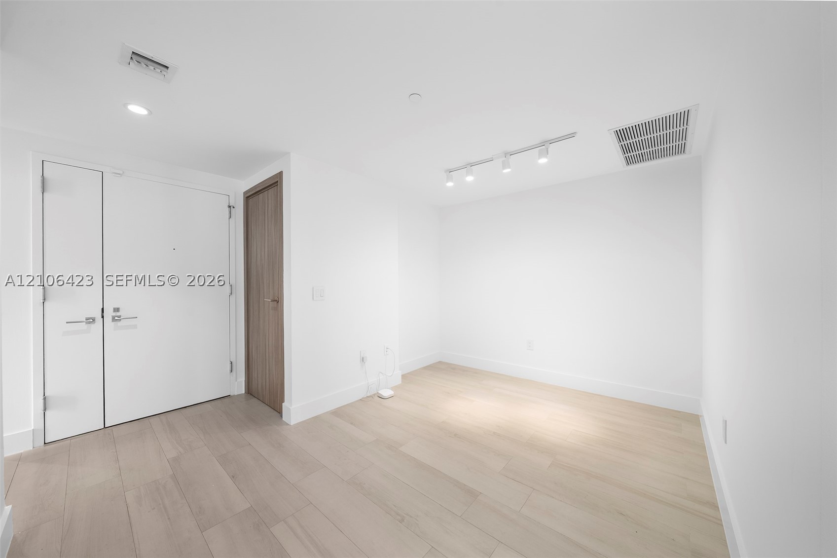 650 NE 32nd St #2201, Miami FL 33137