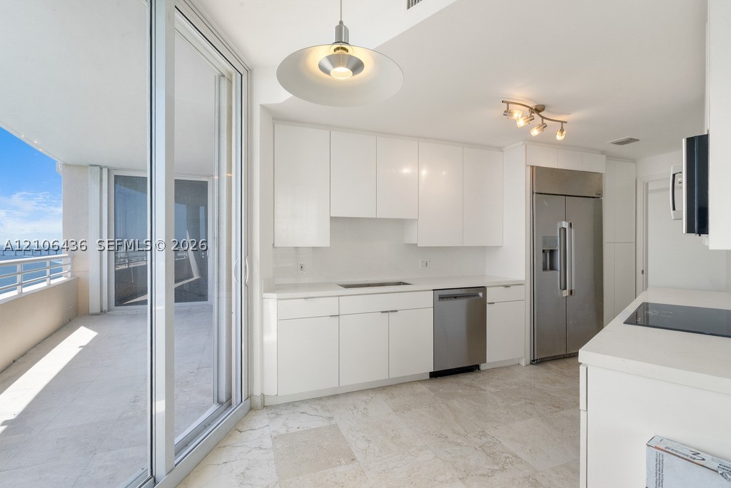 808 Brickell Key Dr #2102, Miami FL 33131