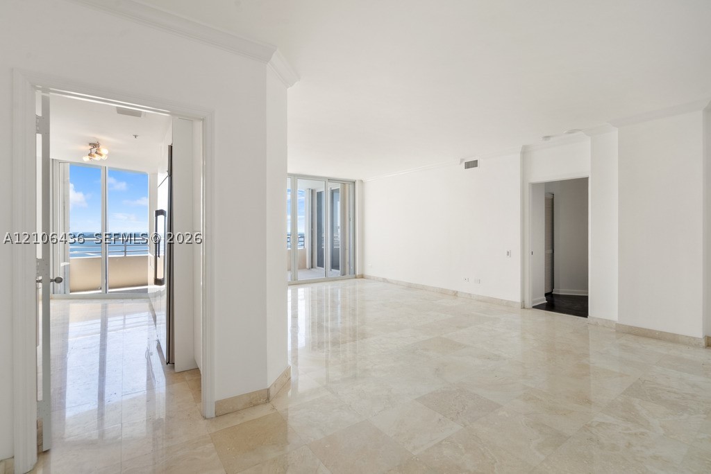 808 Brickell Key Dr #2102, Miami FL 33131