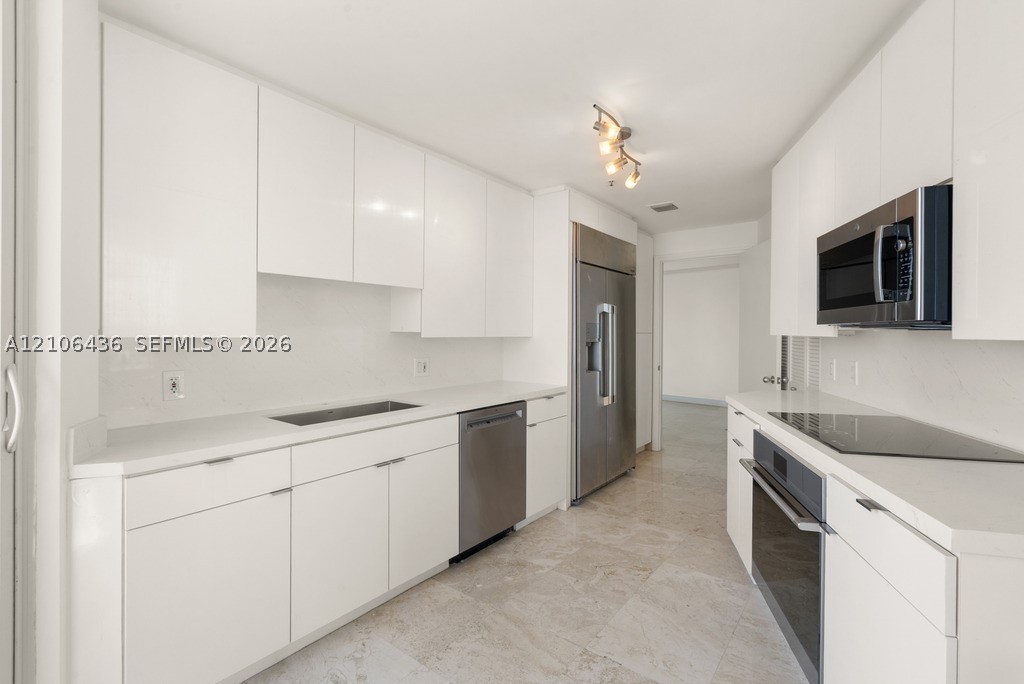 808 Brickell Key Dr #2102, Miami FL 33131