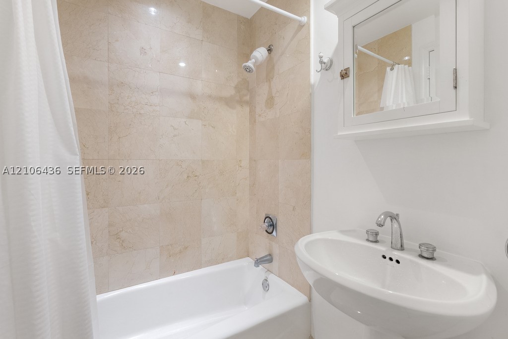 808 Brickell Key Dr #2102, Miami FL 33131