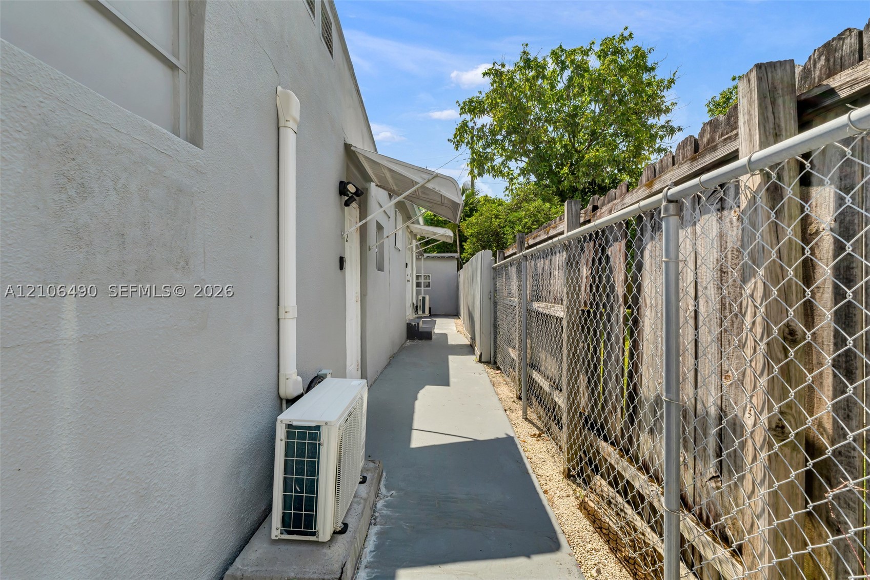 3840 NW 12th St, Miami FL 33126