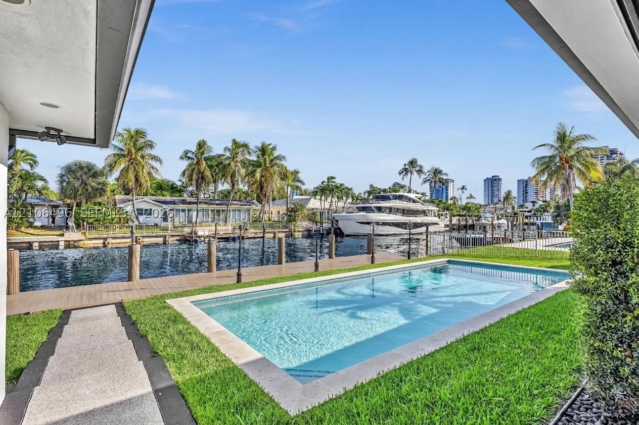 1170 Fairview Ln, Singer Island FL 33404