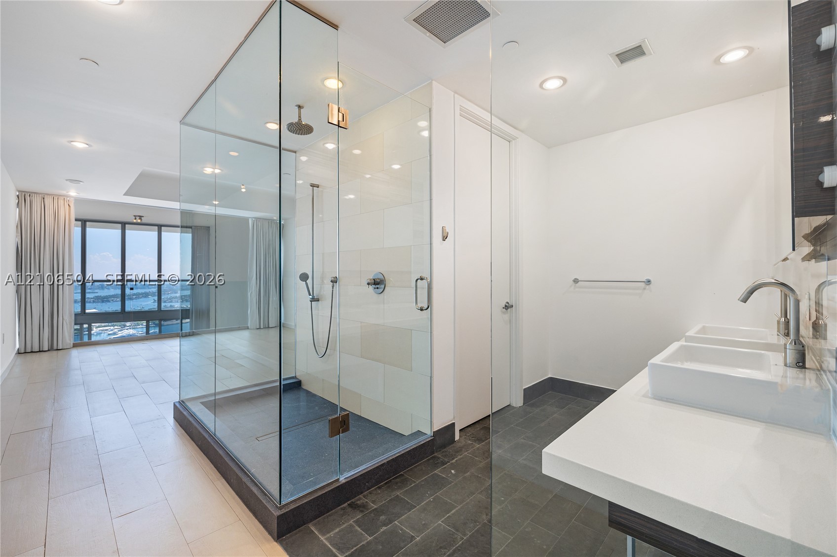 1100 Biscayne Blvd #4306, Miami FL 33132