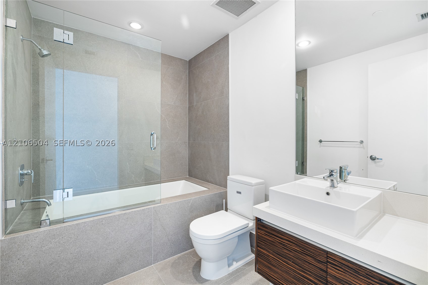 1100 Biscayne Blvd #4306, Miami FL 33132