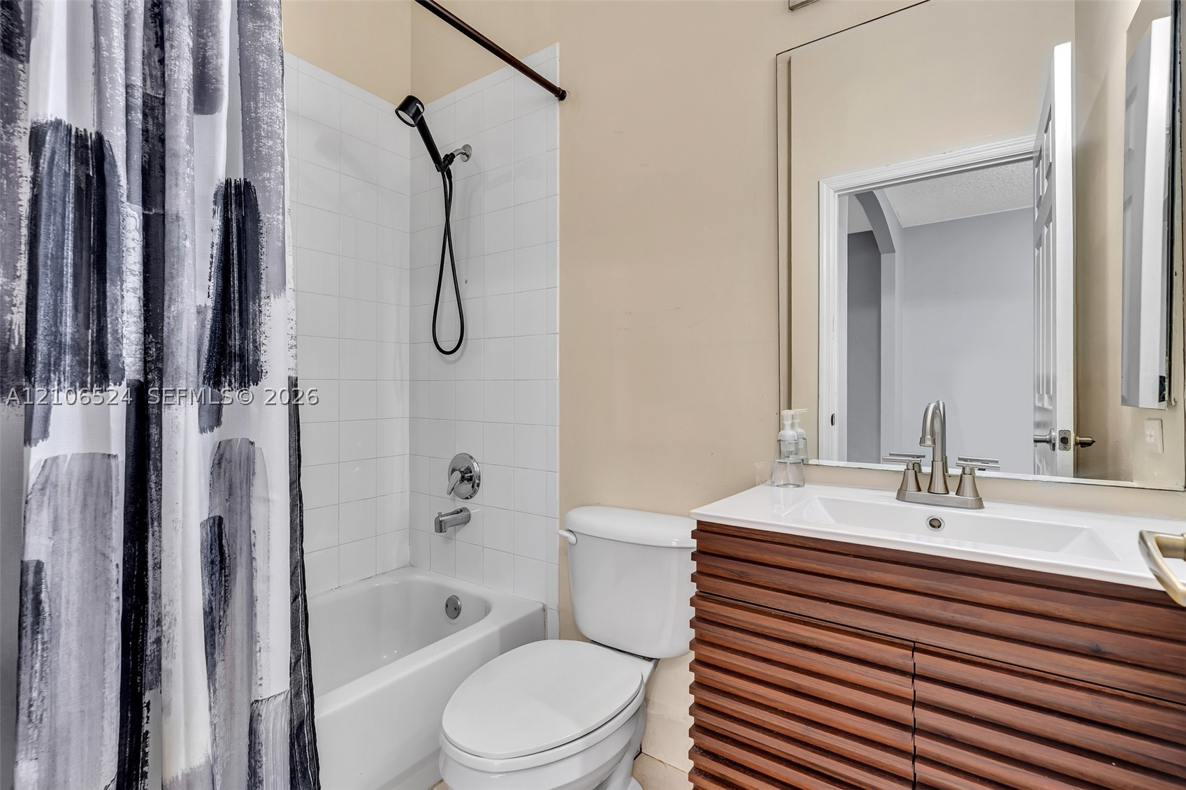 2048 NW 126th Ave, Pembroke Pines FL 33028