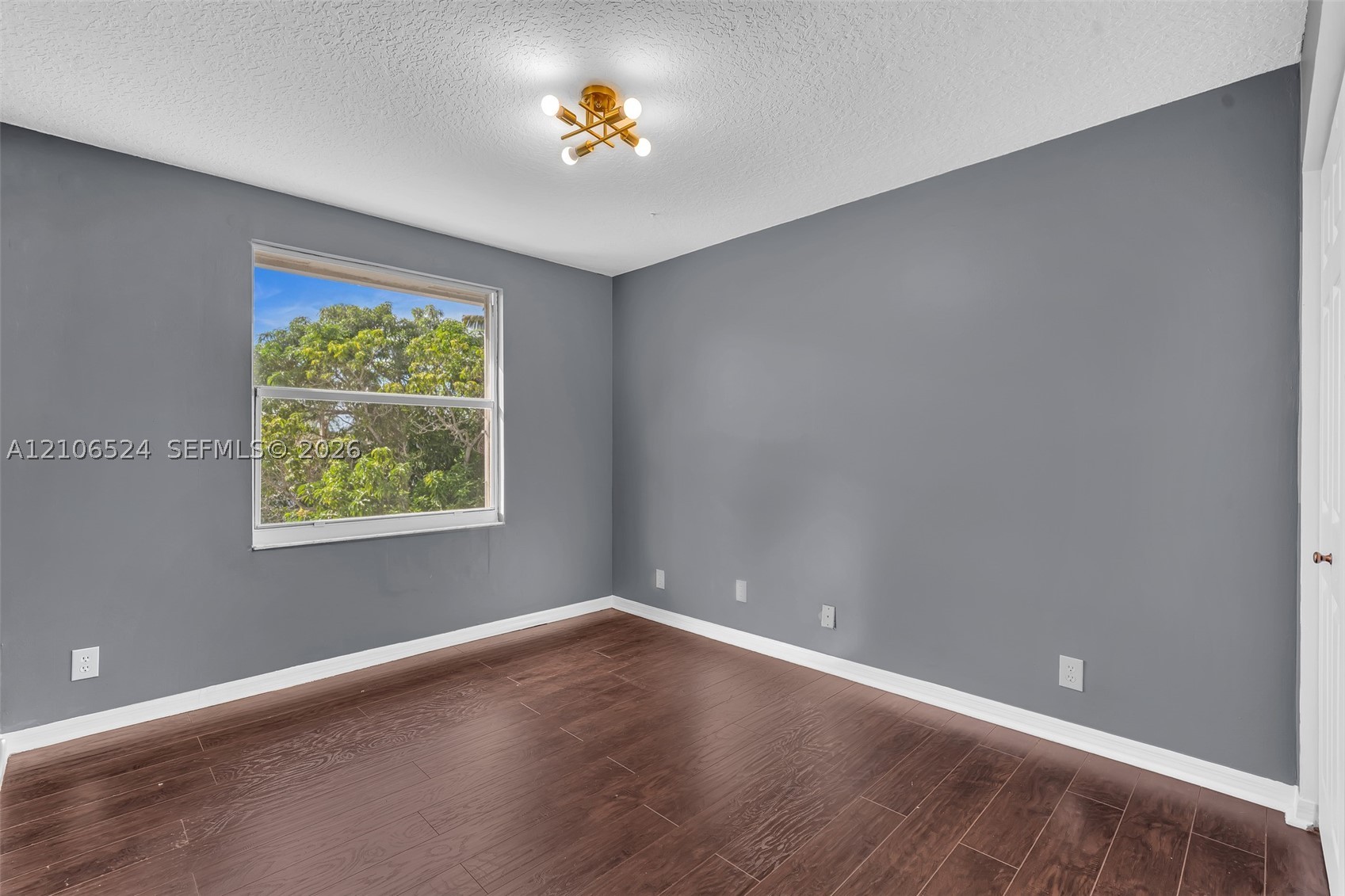 2048 NW 126th Ave, Pembroke Pines FL 33028