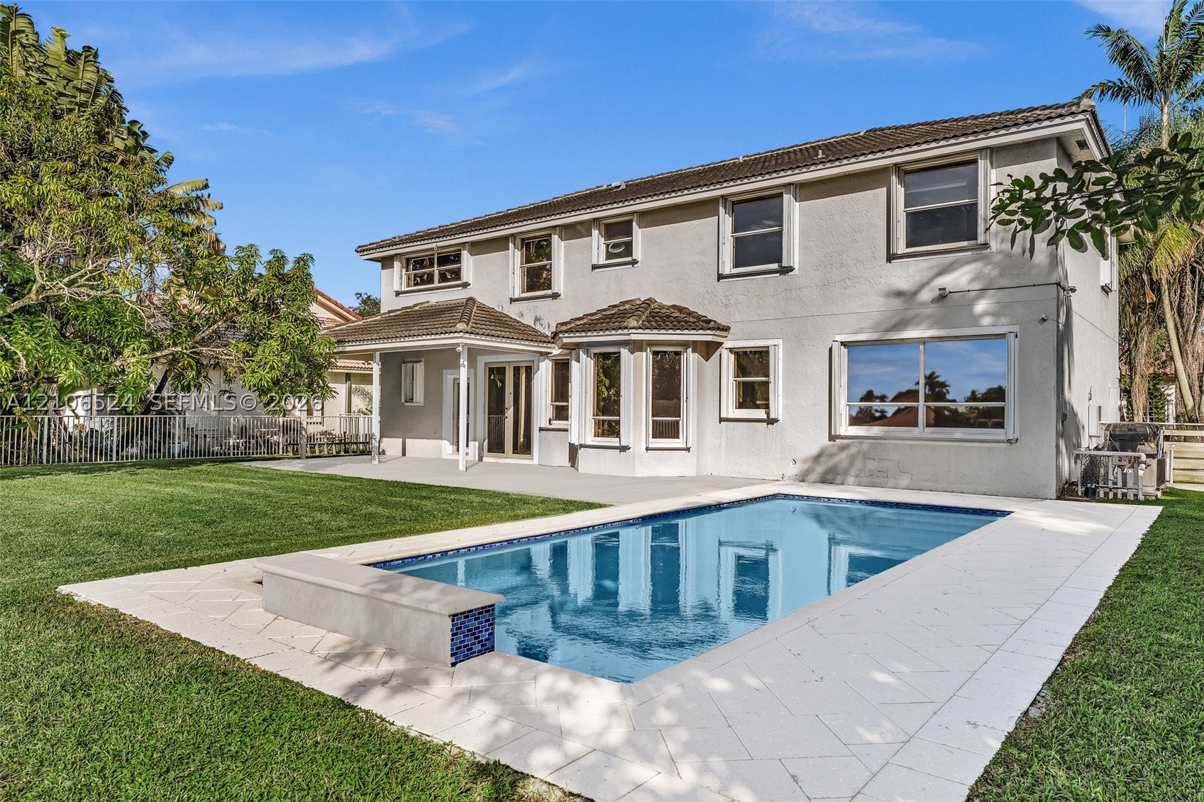 2048 NW 126th Ave, Pembroke Pines FL 33028