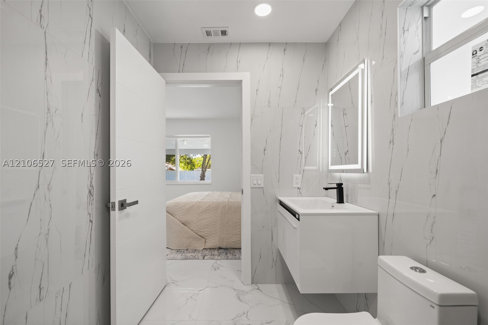 253 SW 4th St #1, Dania Beach FL 33004