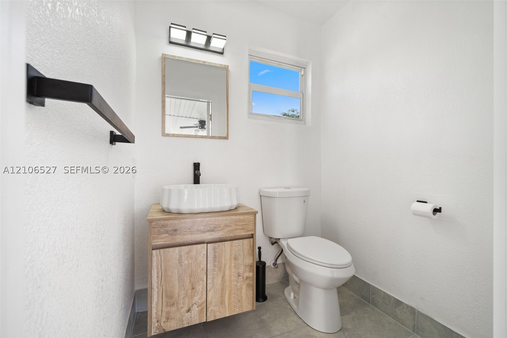 253 SW 4th St #1, Dania Beach FL 33004