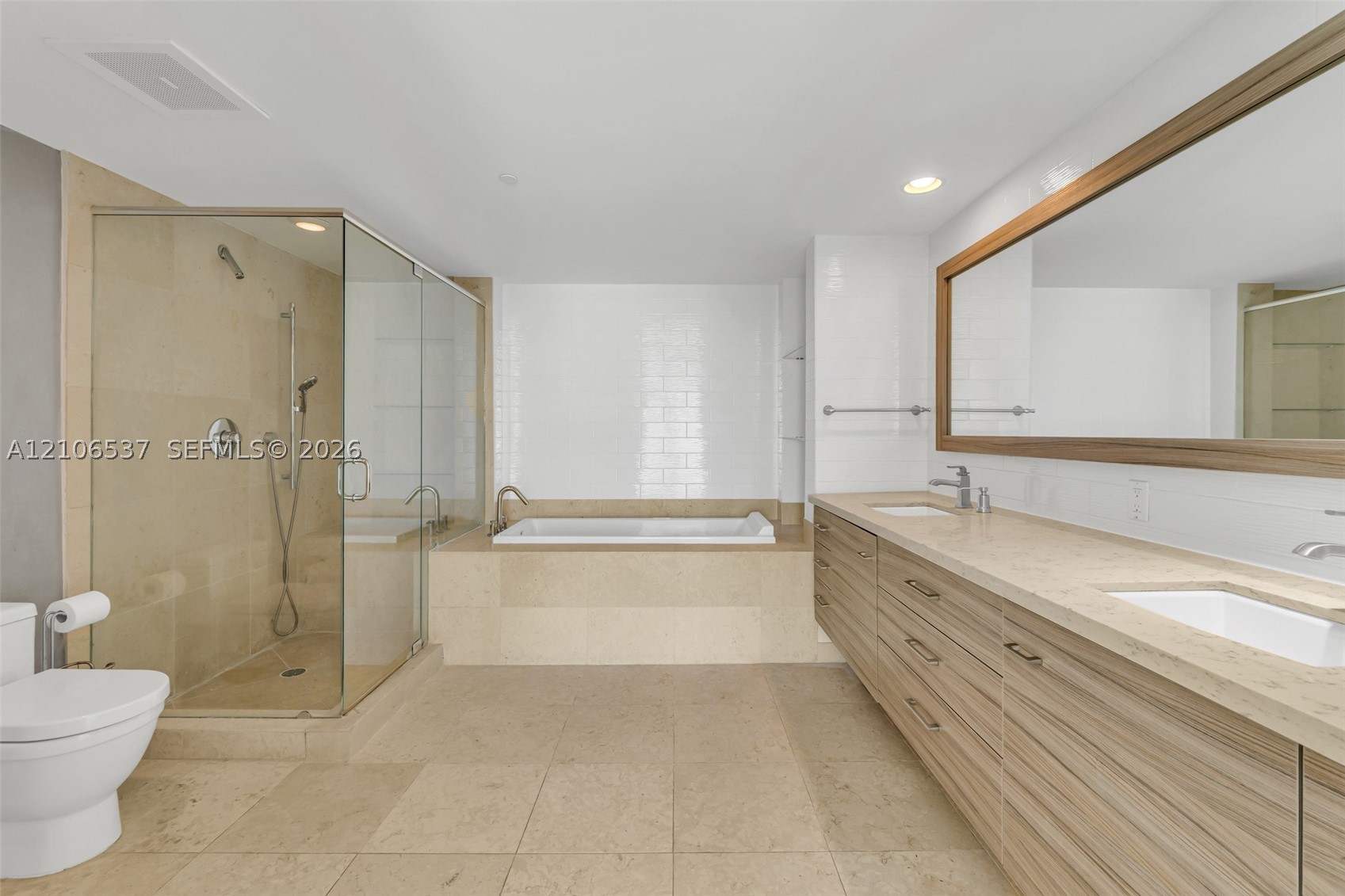 465 Brickell Ave #5203, Miami FL 33131