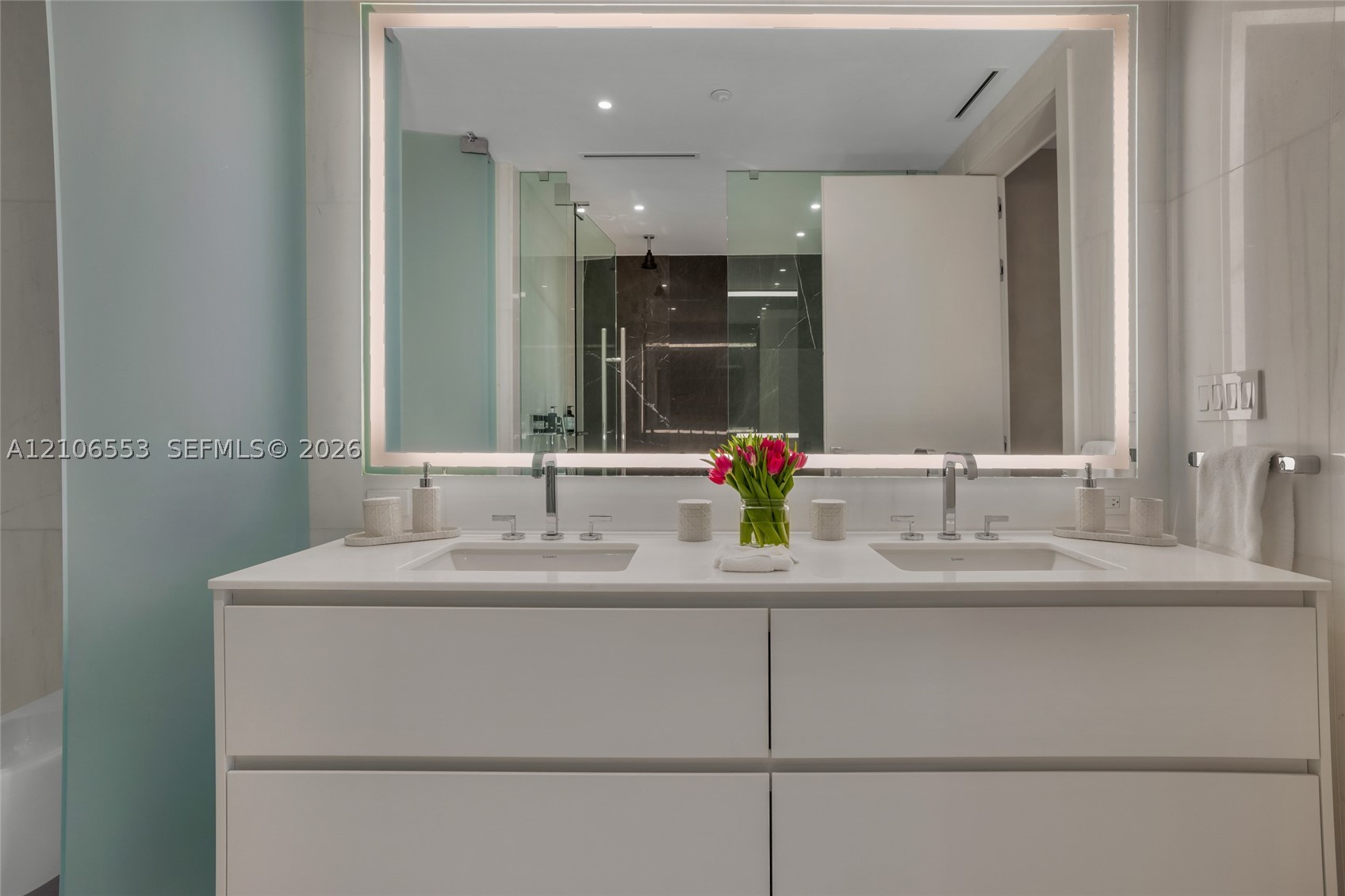 300 Biscayne Boulevard Way #3002E, Miami FL 33131