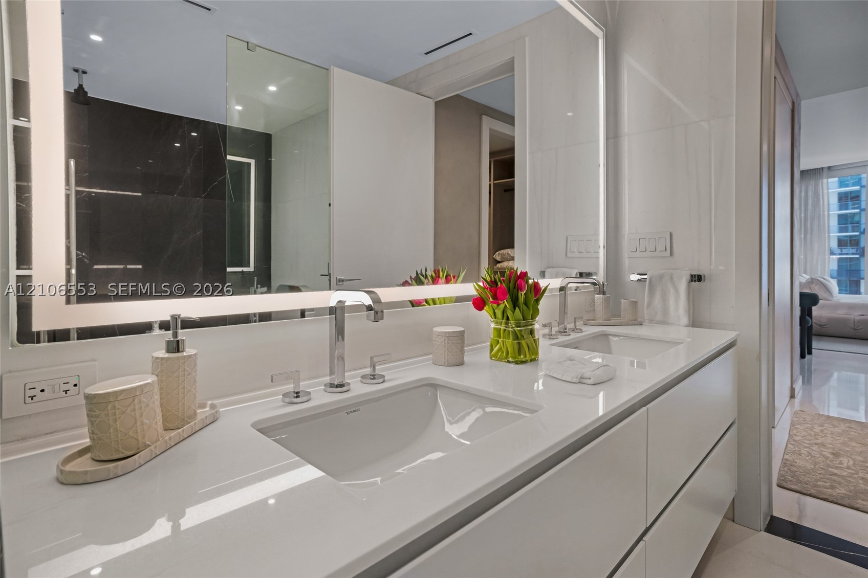 300 Biscayne Boulevard Way #3002E, Miami FL 33131