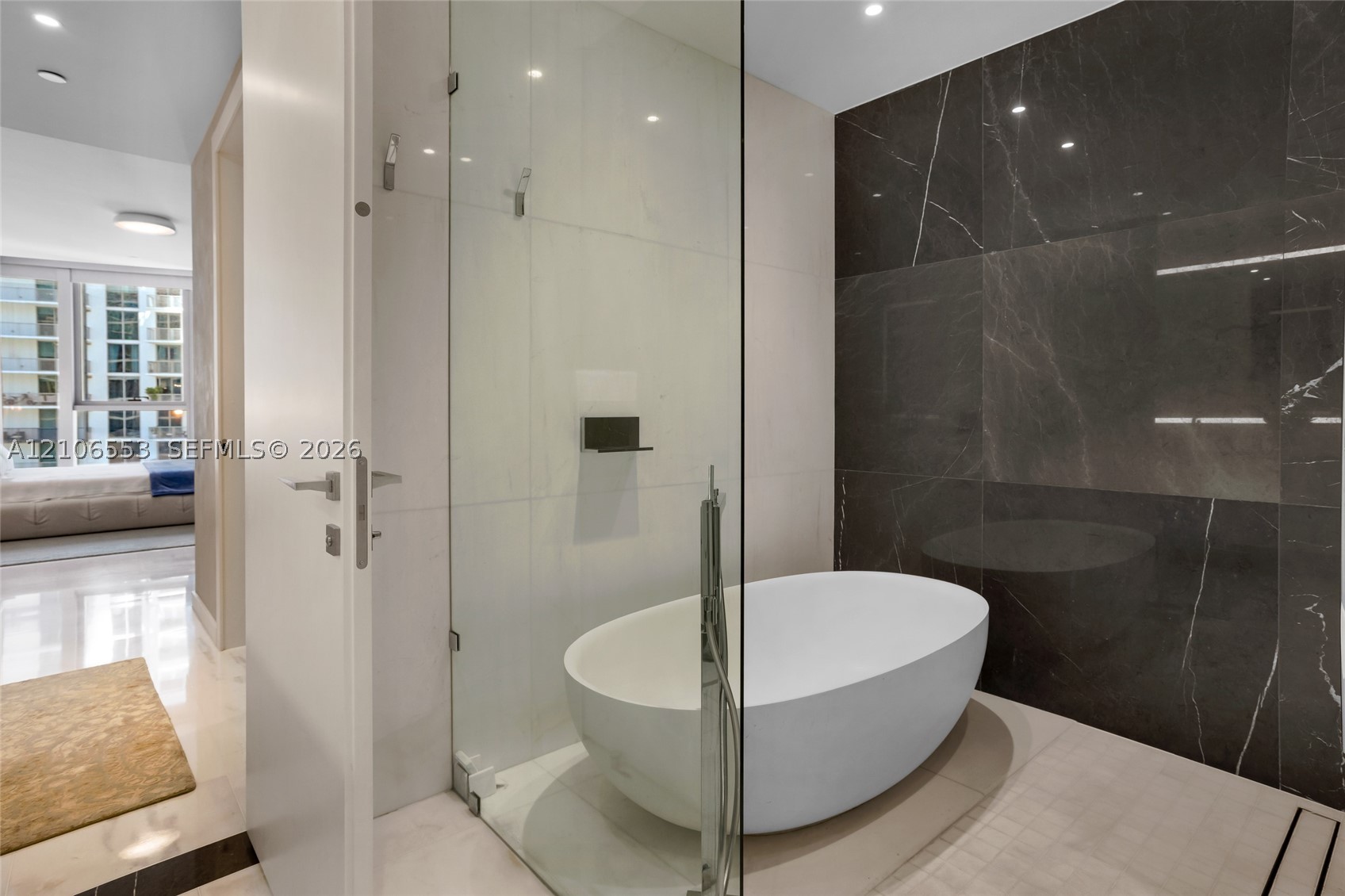 300 Biscayne Boulevard Way #3002E, Miami FL 33131