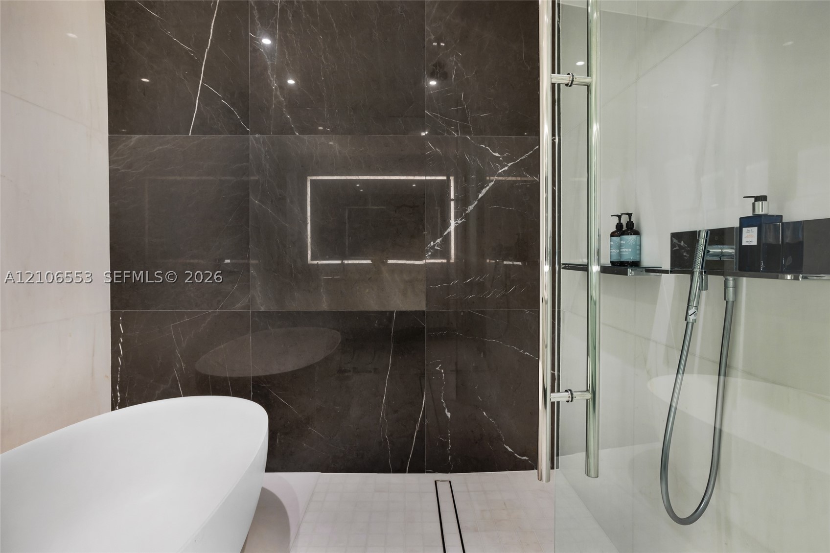 300 Biscayne Boulevard Way #3002E, Miami FL 33131