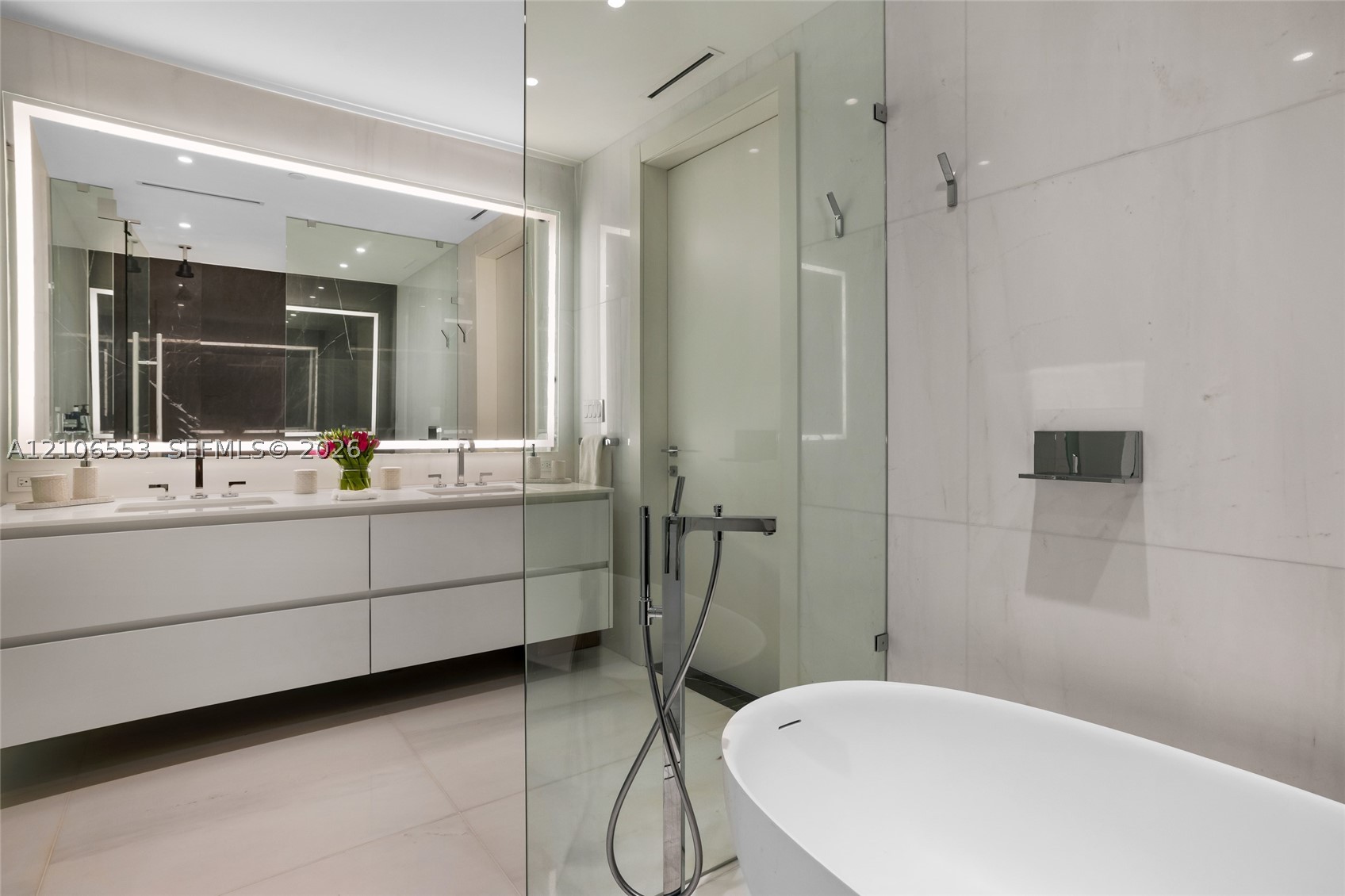 300 Biscayne Boulevard Way #3002E, Miami FL 33131