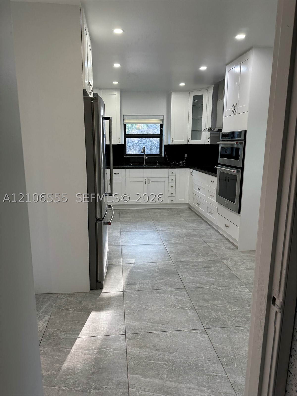 579 Hunting Lodge Dr, Miami Springs FL 33166