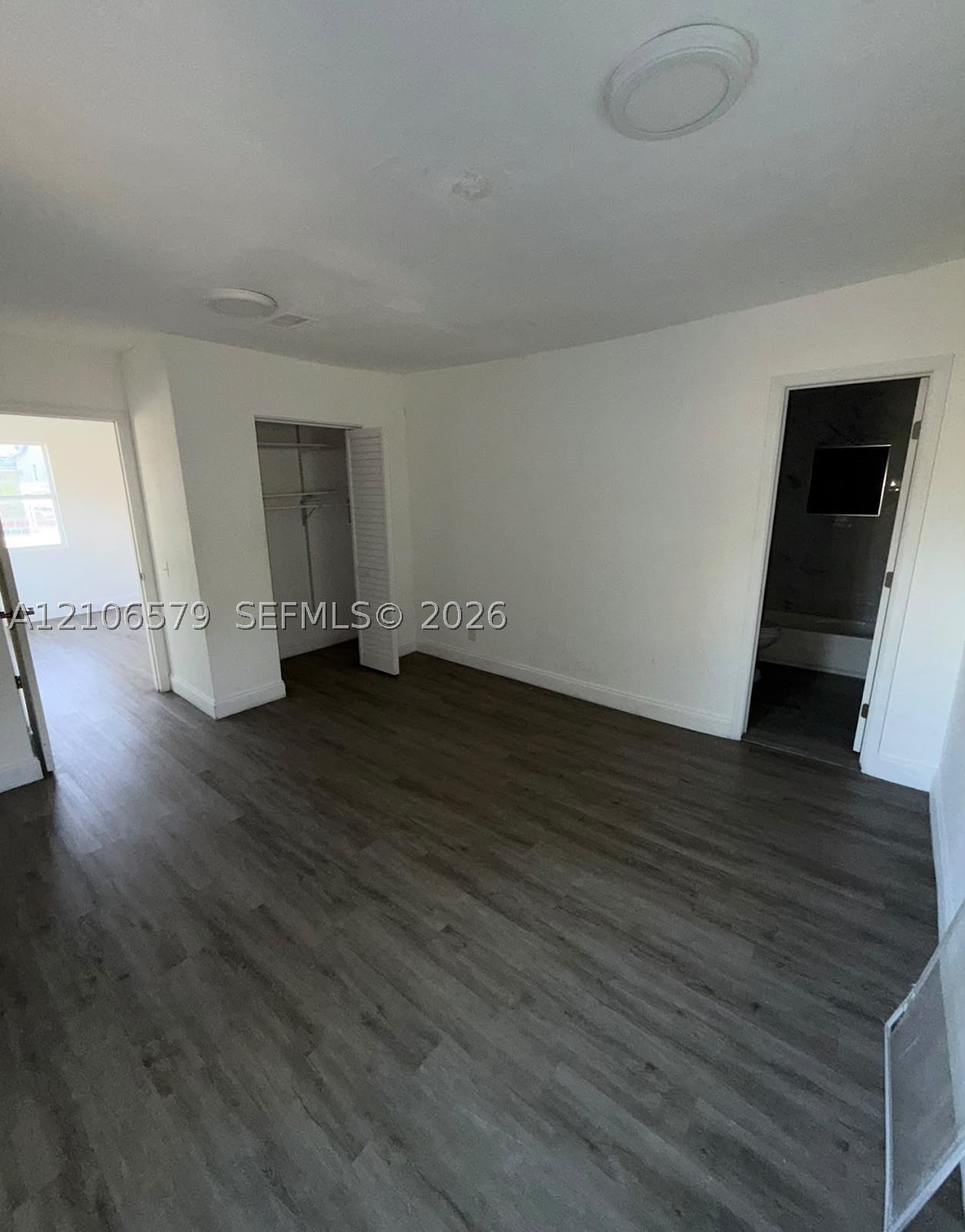 421 NW 77th St, Miami FL 33150