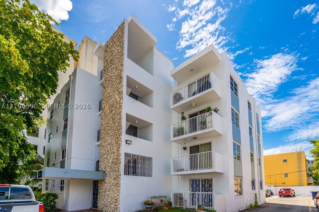 836 SW 1st St #403, Miami FL 33130