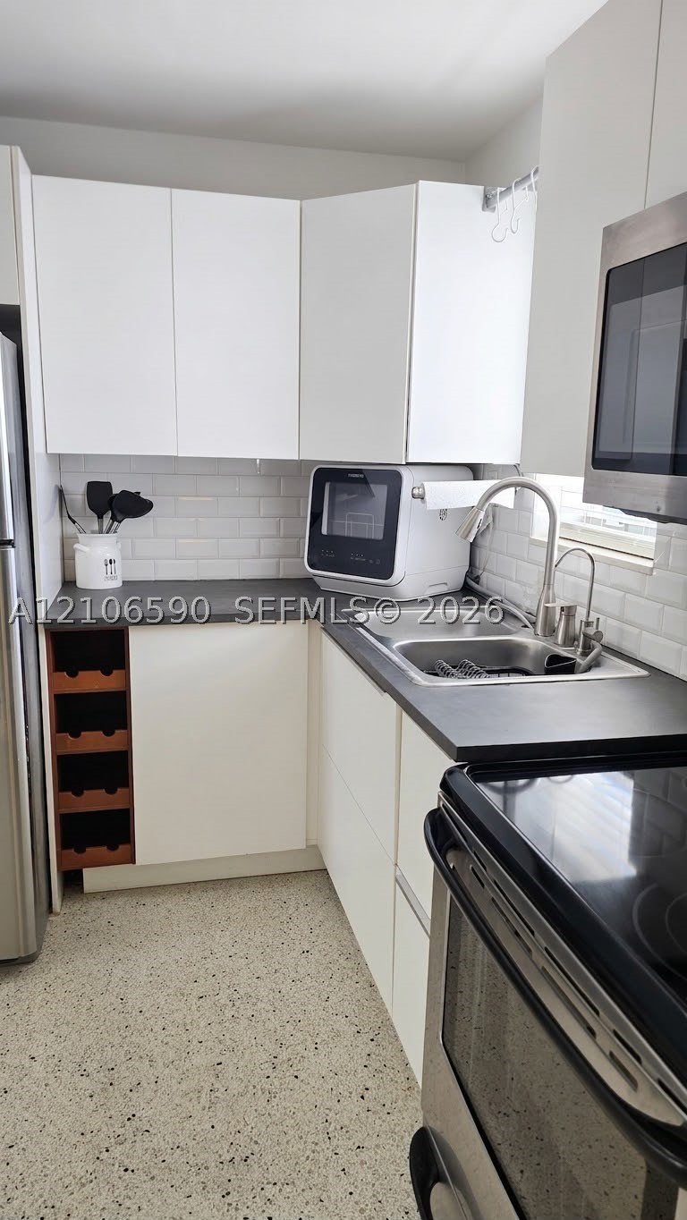 836 SW 1st St #403, Miami FL 33130