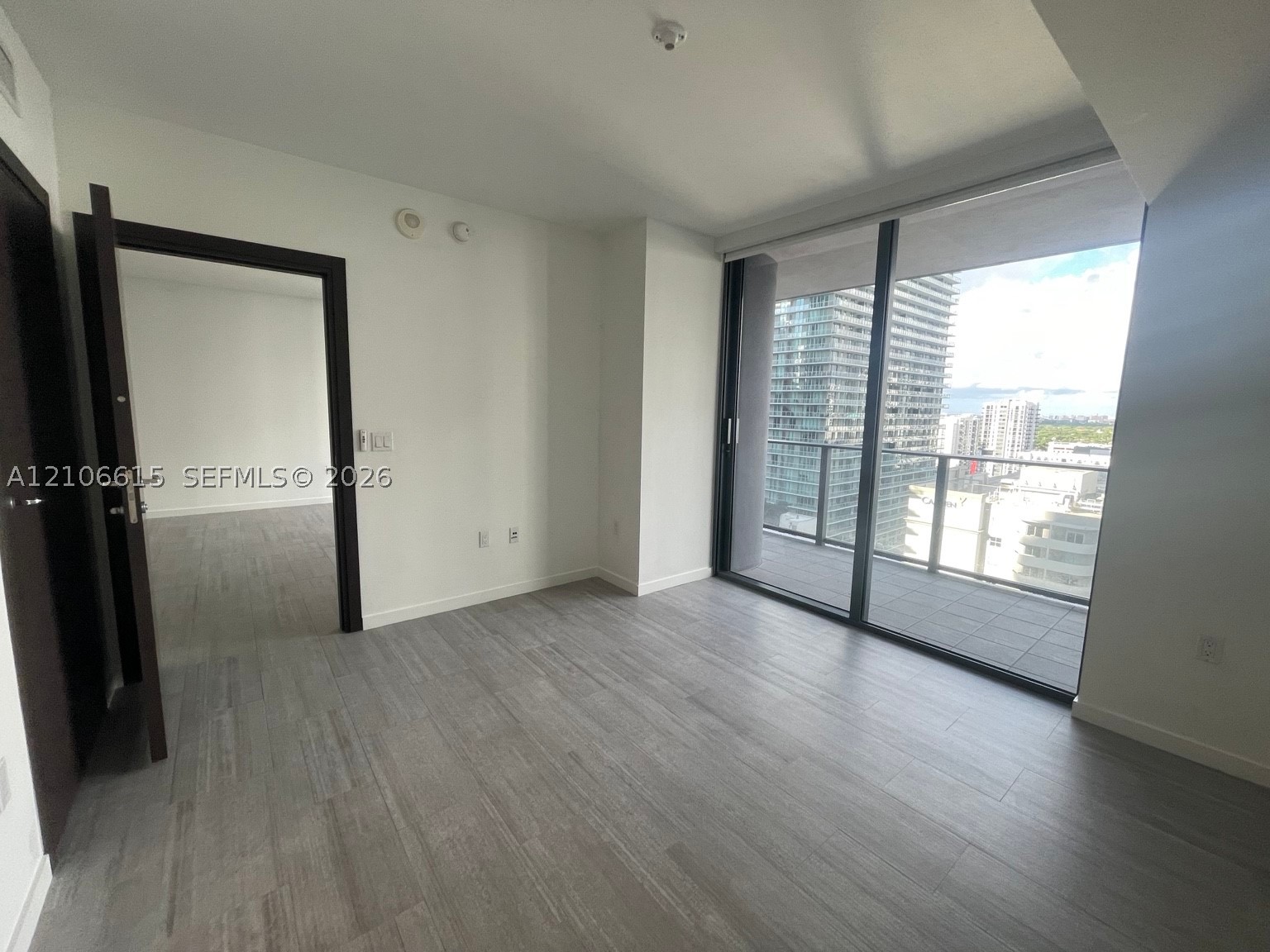 1000 Brickell Plz #1906, Miami FL 33131