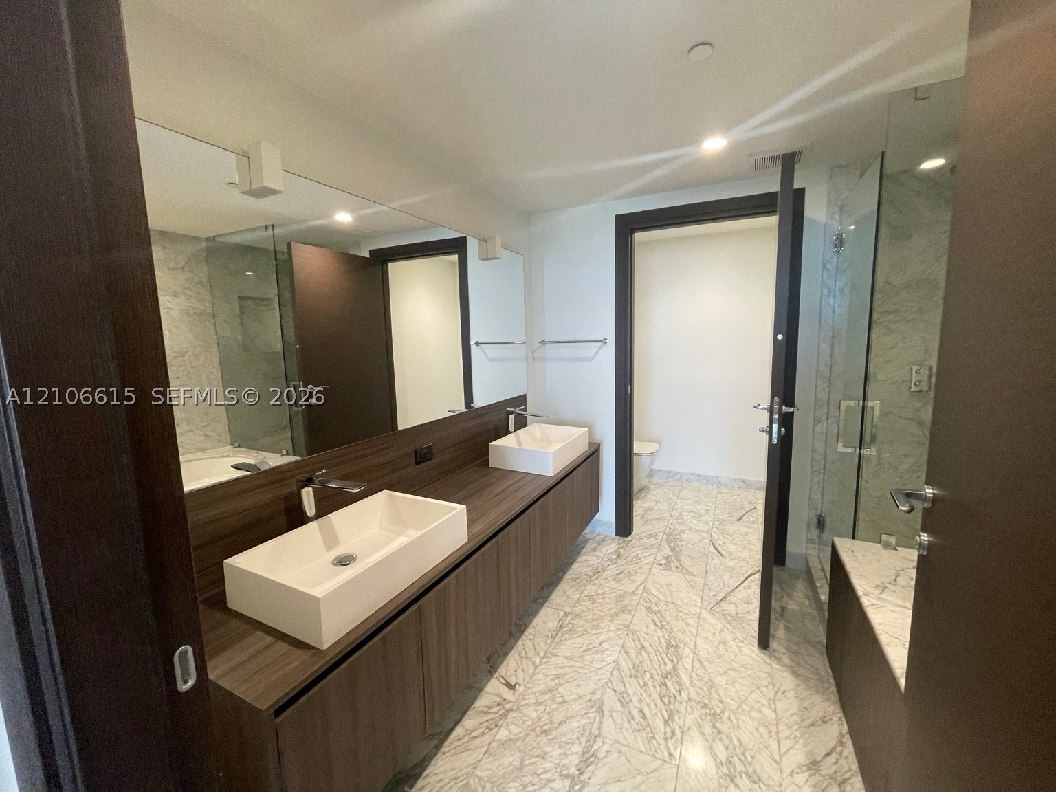 1000 Brickell Plz #1906, Miami FL 33131